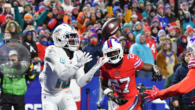 tyreek hill dolphins 32